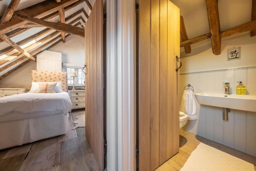 Beekeeper'S Cottage 费克纳姆 外观 照片